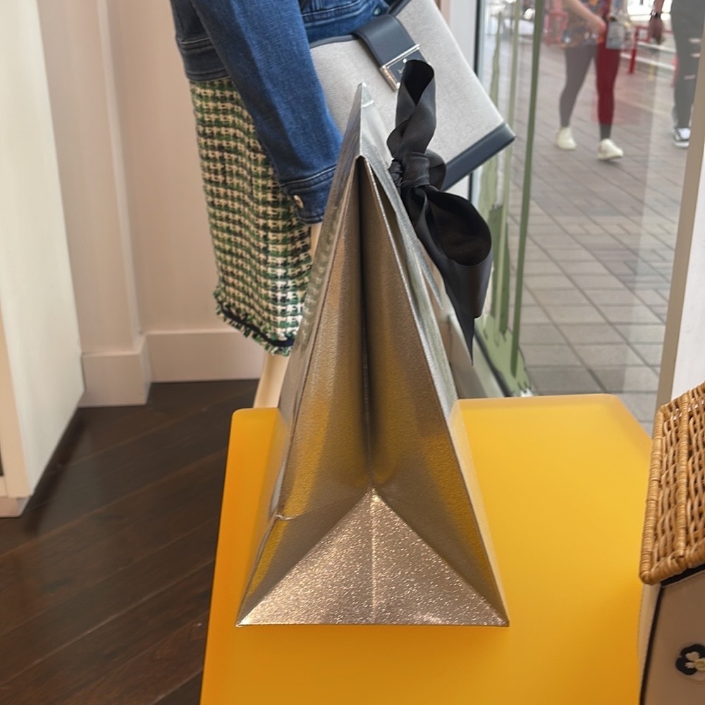 Kate Spade Gift Bag
Glitter - Picture 9 of 16
